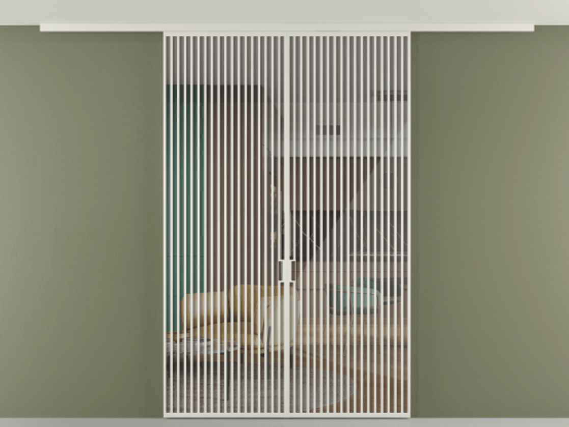 Перегородка Формато вдоль стены на потолок 2 створки АЛПР 040.06 Алюминий Белый Рефлективное прозрачное стекло "Стопсол", калёное Цена 364448 ₽ | Volhovec