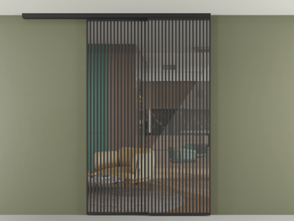 Перегородка Формато вдоль стены на потолок 2 створки с синхронным механизмом АЛПР 040.06 Алюминий Черный Рефлективное прозрачное стекло "Стопсол", калёное Цена 517360 ₽ | Volhovec