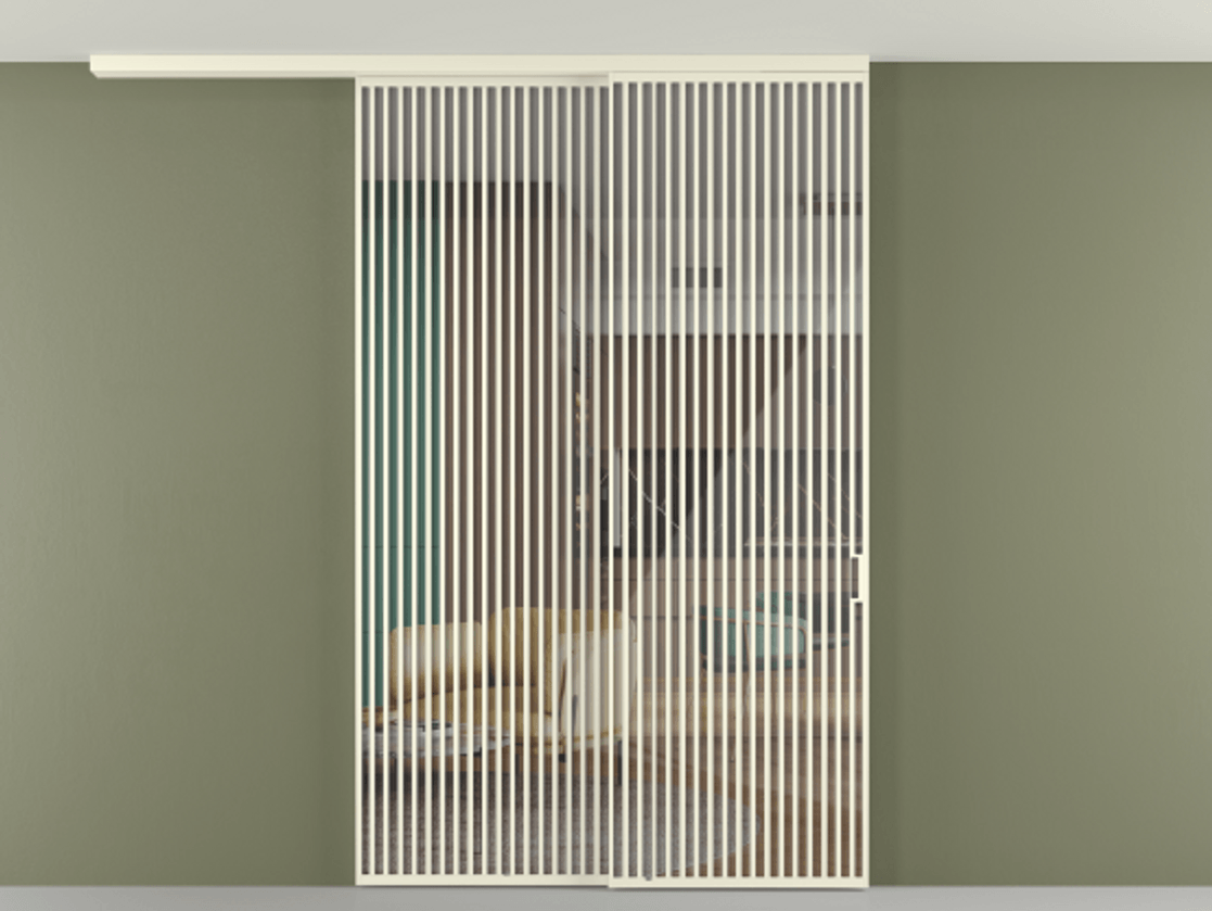 Перегородка Формато вдоль стены на потолок 2 створки с синхронным механизмом АЛПР 040.06 Алюминий молочно-белый Рефлективное прозрачное стекло "Стопсол", калёное Цена 463256 ₽ | Volhovec