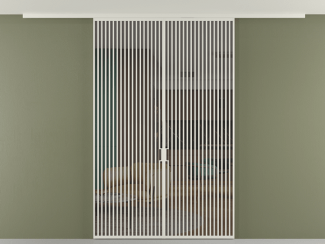 Перегородка Формато вдоль стены на потолок 2 створки АЛПР 040.06 Алюминий Белый Прозрачное серое стекло, триплекс Цена 424160 ₽ | Volhovec