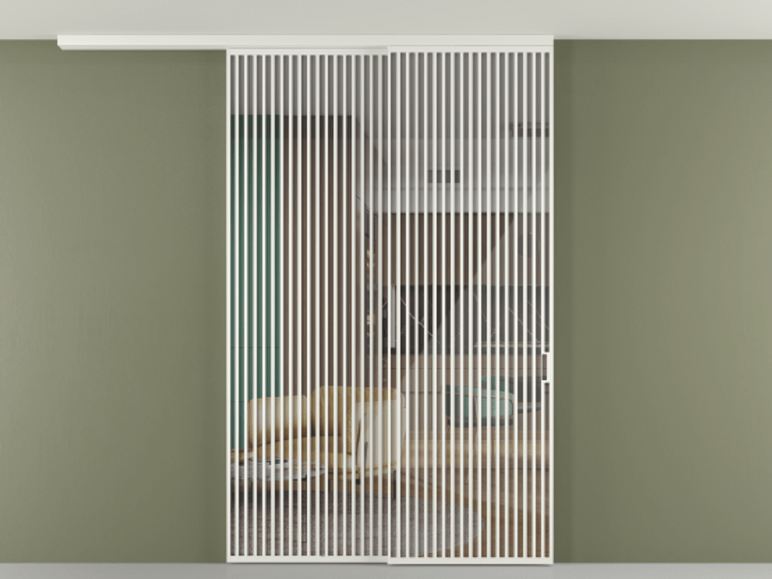 Перегородка Формато вдоль стены на потолок 2 створки с синхронным механизмом АЛПР 040.06 Алюминий светло-серый Рефлективное прозрачное стекло "Стопсол", калёное Цена 463256 ₽ | Volhovec