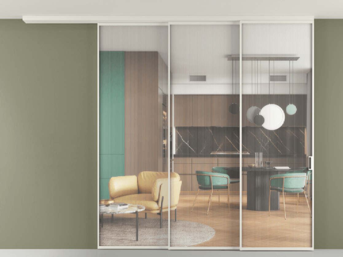 Перегородка Формато вдоль стены на потолок 3 створки с синхронным механизмом АЛПР 040.01 Алюминий Белый Рифлёное стекло "Мору", триплекс Цена 382832 ₽ | Volhovec