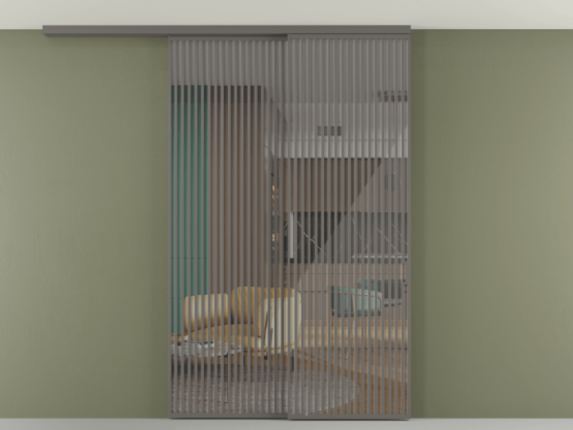 Перегородка Формато вдоль стены на потолок 2 створки с синхронным механизмом АЛПР 040.06 Алюминий классический серый Рефлективное прозрачное стекло "Стопсол", калёное Цена 463256 ₽ | Volhovec