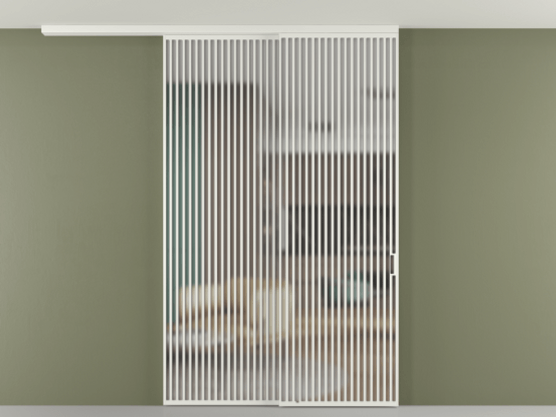 Перегородка Формато вдоль стены на потолок 2 створки с синхронным механизмом АЛПР 040.06 Алюминий светло-серый Сатинированное стекло "Мателюкс Кристал Вижн", калёное, матовое, каленое 6 мм Цена 463256 ₽ | Volhovec