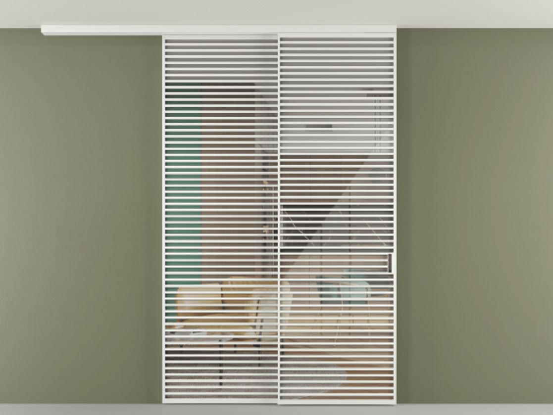 Перегородка Формато вдоль стены на потолок 2 створки с синхронным механизмом АЛПР 040.07 Алюминий белоснежный Рефлективное прозрачное стекло "Стопсол", калёное Цена 463256 ₽ | Volhovec